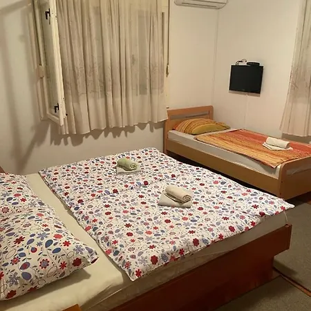 Πανσιόν In With Balcony, Air Conditioning, Wifi 5188-1