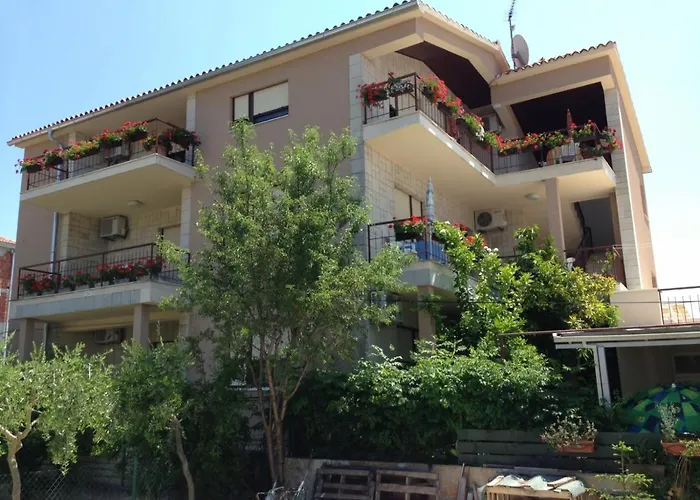 Gostinjska kuća In With Balcony, Air Conditioning, Wifi 5188-1 *