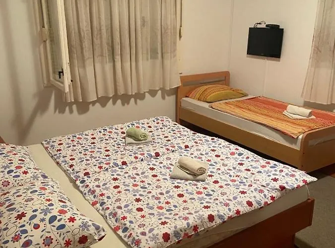 Gostinjska kuća In With Balcony, Air Conditioning, Wifi 5188-1