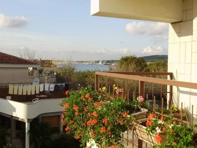 Gostinjska kuća In With Balcony, Air Conditioning, Wifi 5188-1 *