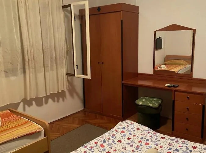 Gostinjska kuća In With Balcony, Air Conditioning, Wifi 5188-1